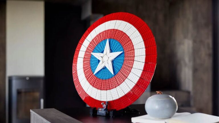 Read more about the article The 3,128-Piece Captain America Shield Lego Set Is Only $140 At Amazon Right Now